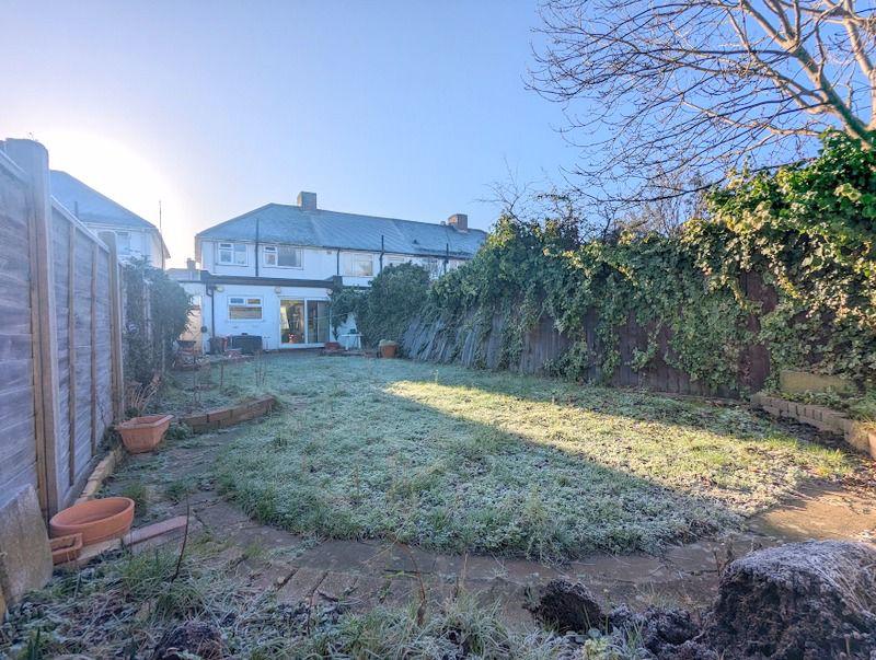 Lansbury Avenue, Feltham 3 bed semidetached house £450,000