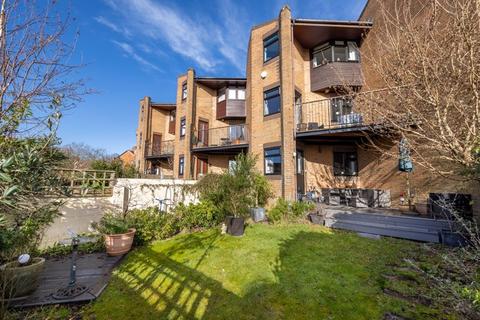 3 North Grove, Wells, BA5 2TD