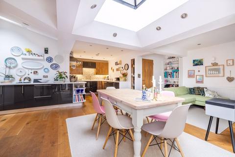 3 North Grove, Wells, BA5 2TD