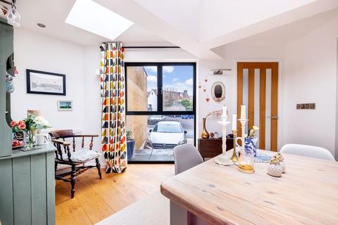 3 North Grove, Wells, BA5 2TD