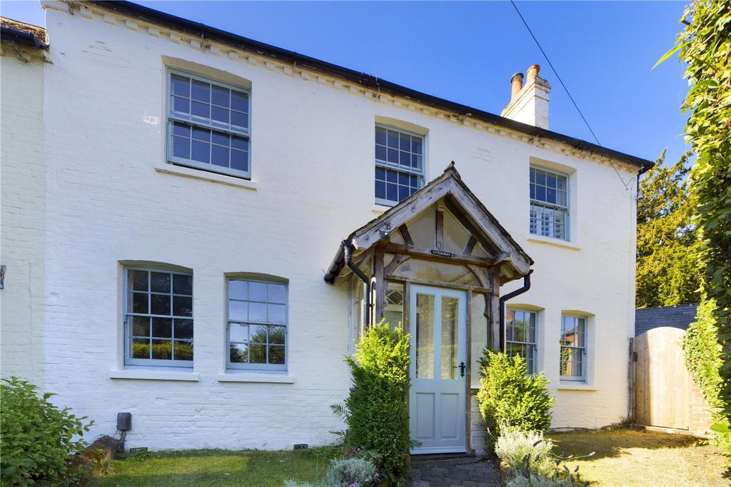 Bath Road, Speen, Newbury, Berkshire... 3 bed semidetached house £