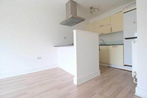 2 bedroom flat to rent - Central Court, Manford Way, Chigwell