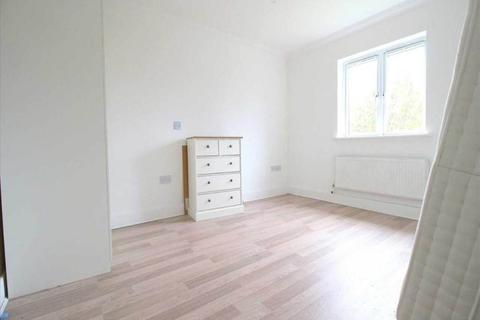 2 bedroom flat to rent - Central Court, Manford Way, Chigwell