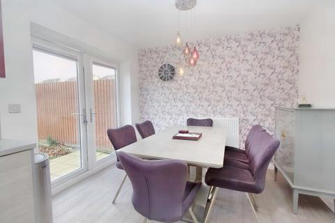 3 bedroom semi-detached house for sale - Bugle Close, Salford, M7