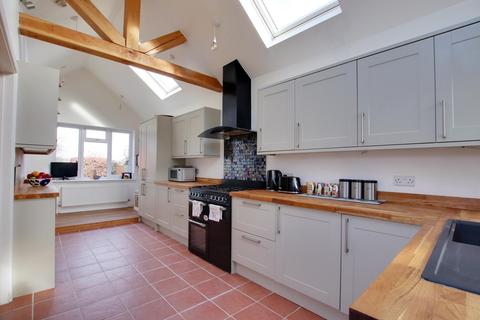 5 bedroom detached house for sale - Rhinefield Road, Wootton, BH25