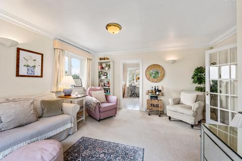 2 bedroom apartment to rent - St Charles Place, Weybridge, KT13