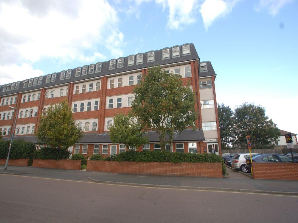 Trinity House, Trinity Lane, Waltham Cross, EN8 2 bed apartment £1,200 pcm (£277 pw)