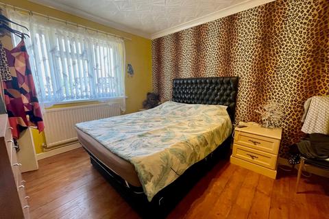 3 bedroom semi-detached house for sale, Wellsfield, Huntingdon, PE29