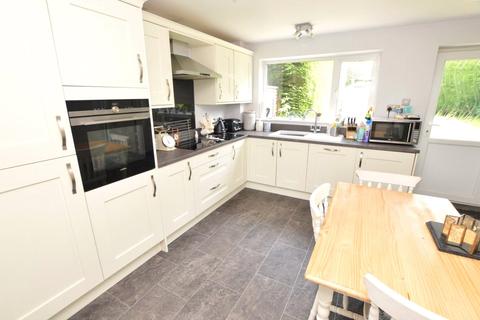 3 bedroom terraced house for sale - Law Close, Wetherby, West Yorkshire