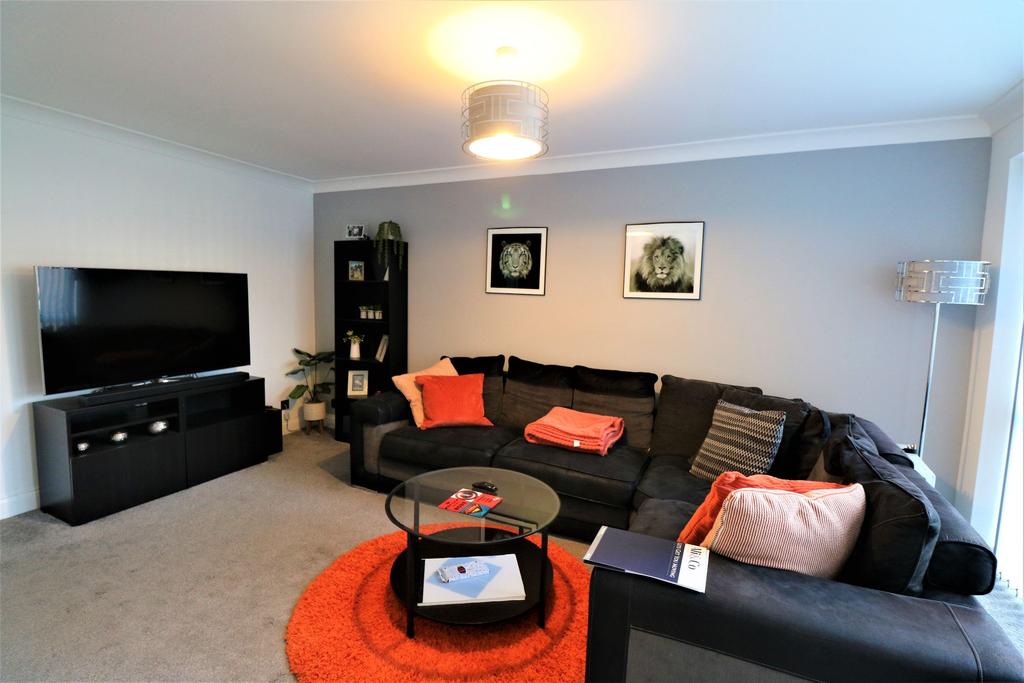 Flat, Ashlands Court, Coronation Avenue, East Tilbury, Tilbury 2 bed