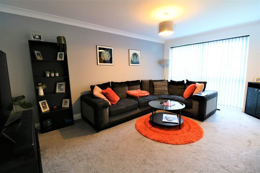 Flat, Ashlands Court, Coronation Avenue, East Tilbury, Tilbury 2 bed