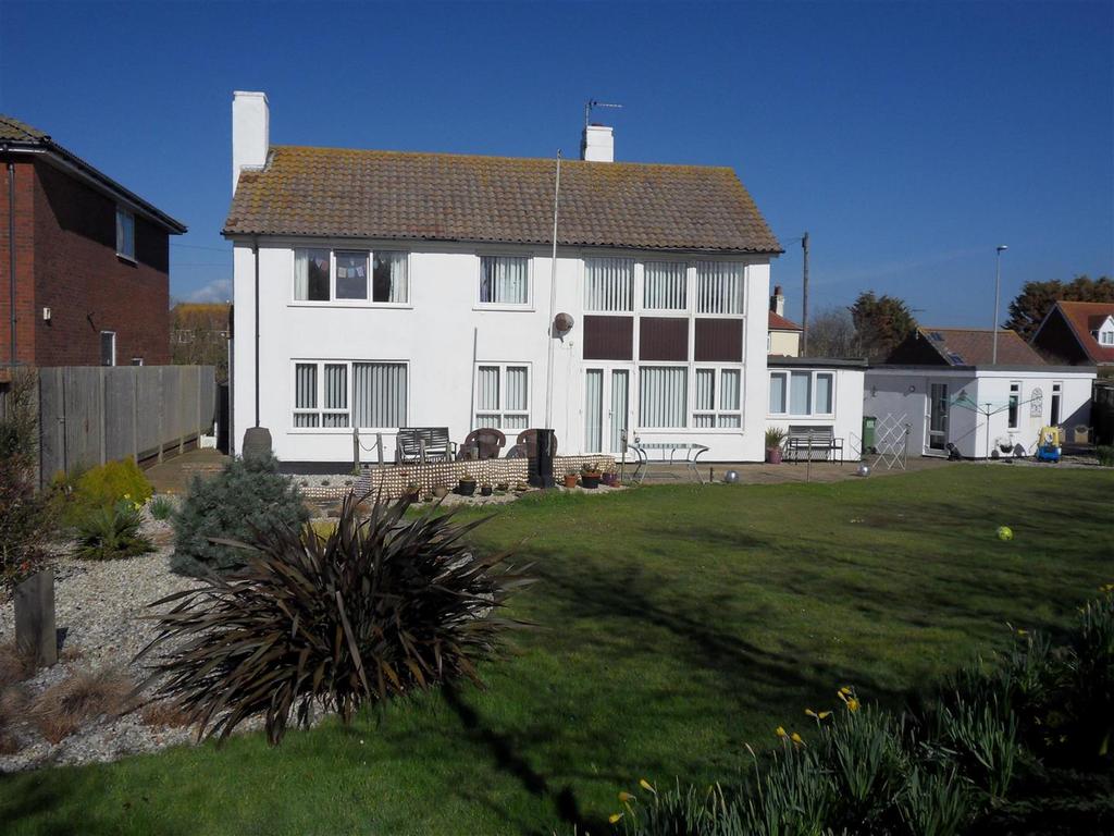 Hythe Road, Dymchurch, Romney Marsh... 4 bed detached house £1,700