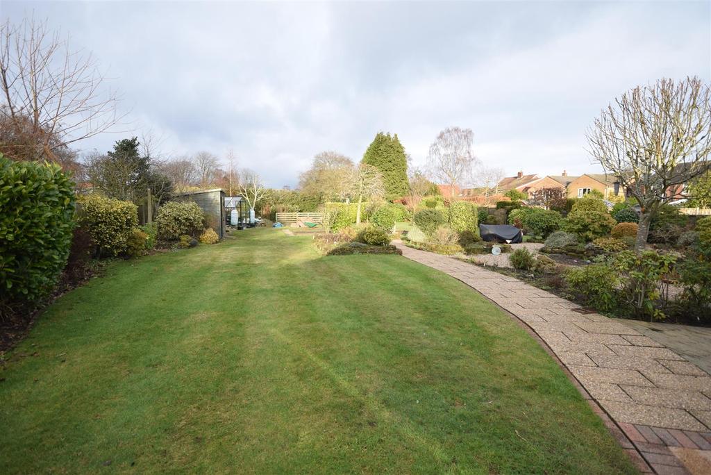 Vernon Crescent, Ravenshead 4 bed detached house for sale £595,000