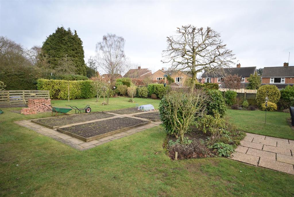Vernon Crescent, Ravenshead 4 bed detached house for sale £595,000