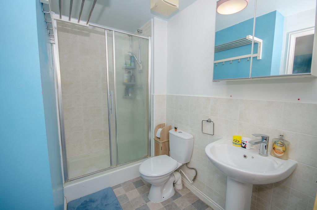 En suite bedroom 2.jpg