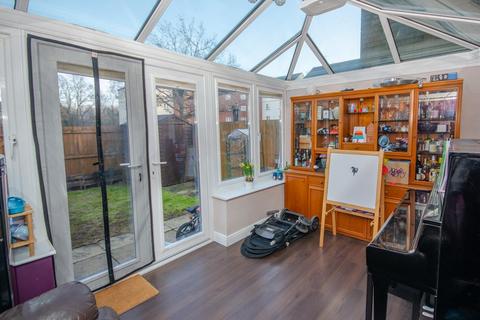 122 Arnold Road, Mangotsfield, Bristol, BS16 9LB
