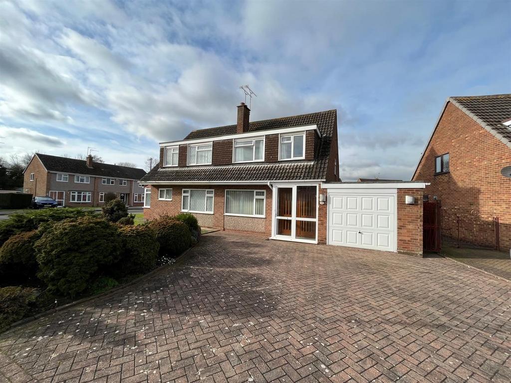 Gallagher Road, Bedworth 3 bed semidetached house £240,000