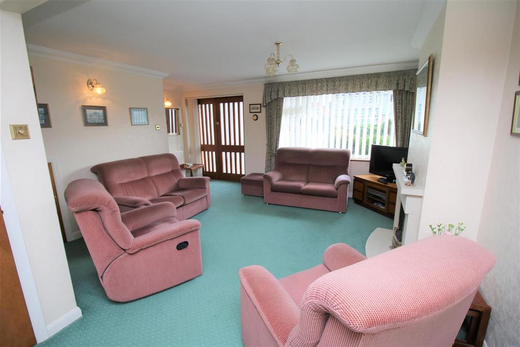 Gallagher Road, Bedworth 3 bed semidetached house £240,000