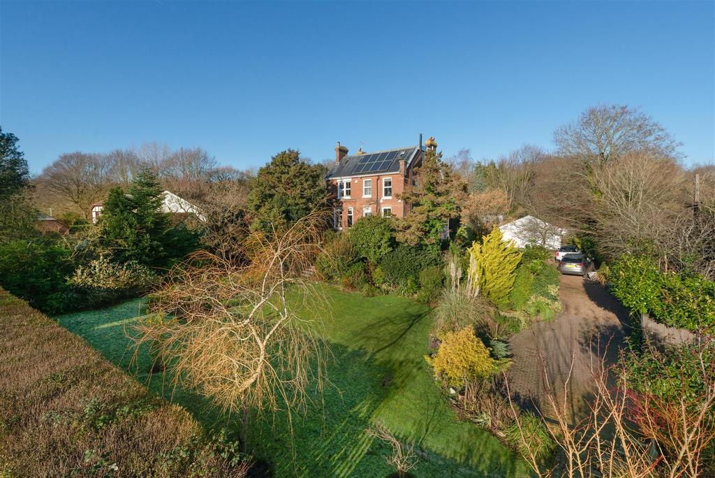 Leycroft Close, Canterbury 5 bed detached house for sale £1,400,000