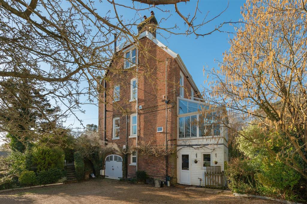 Leycroft Close, Canterbury