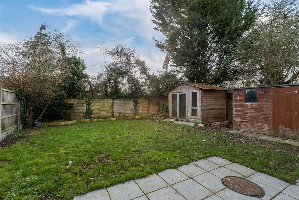 Orchard Close, Meppershall, Shefford, SG17 5LW 4 bed detached house for
