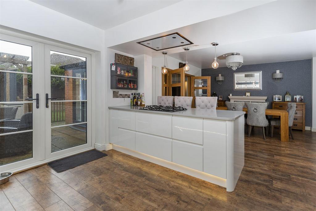 Greenfield Crescent, Grange Moor... 4 bed detached house £450,000