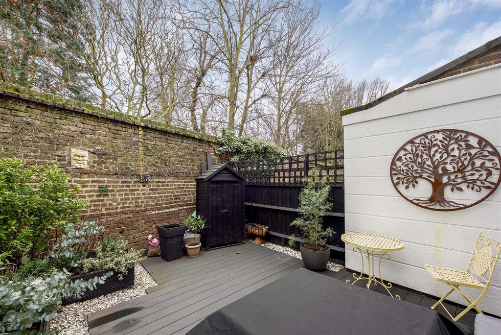 Abbey Mews, Isleworth 3 bed terraced house £799,950