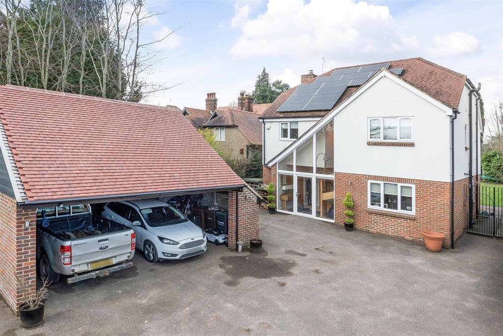 Sole Street, Cobham 4 bed detached house £880,000