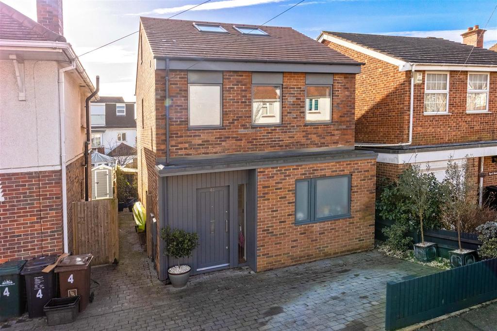 Cranmer Avenue, Hove 3 bed house £675,000