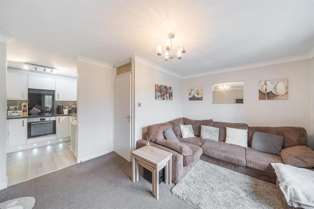 Groveside Close, Carshalton 1 bed flat £250,000