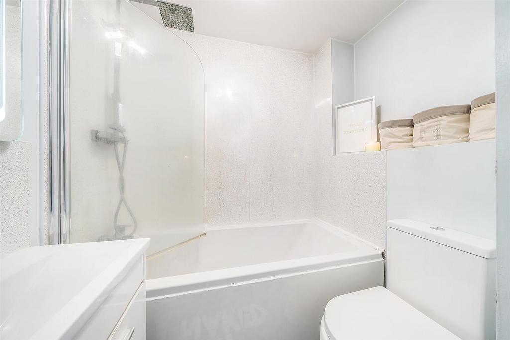 Groveside Close, Carshalton 1 bed flat £250,000