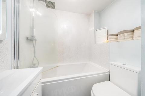 26 Groveside Close, Carshalton, SM5 2EQ