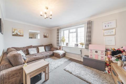 26 Groveside Close, Carshalton, SM5 2EQ
