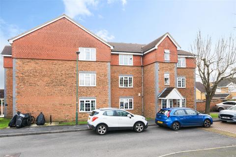 26 Groveside Close, Carshalton, SM5 2EQ