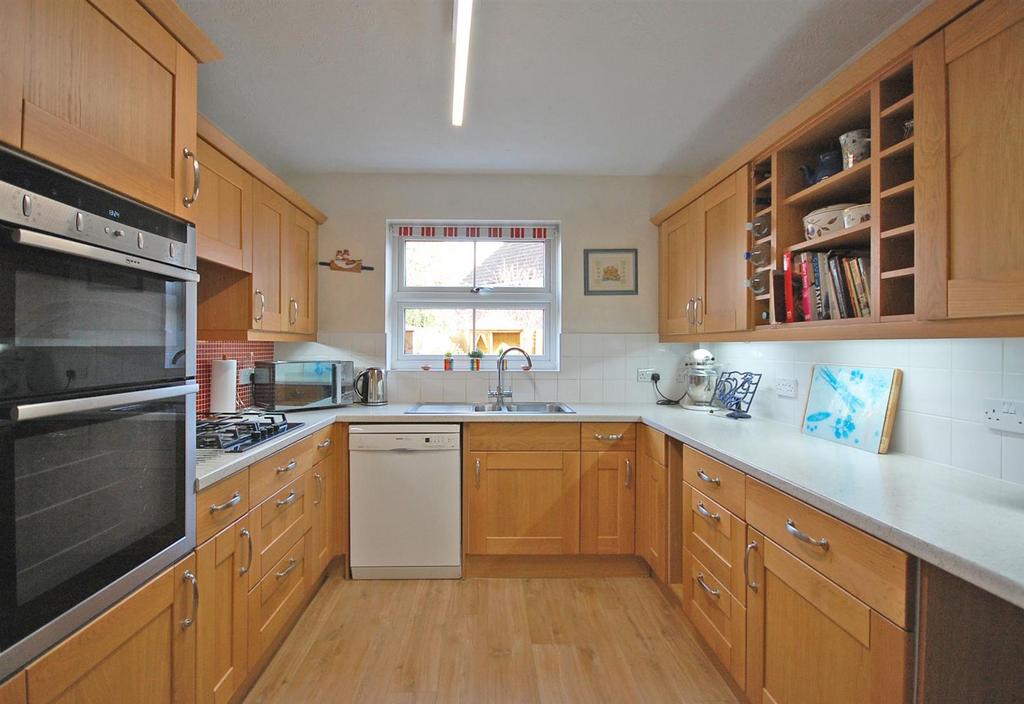 Kitchen b.jpg