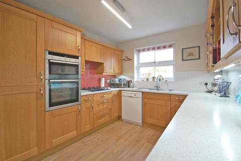 6 Hidcote Way, Great Notley, Braintree, CM77 7XT