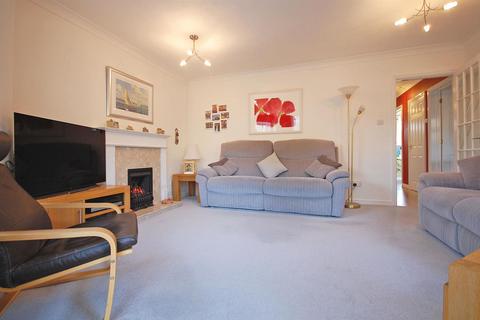 6 Hidcote Way, Great Notley, Braintree, CM77 7XT