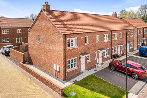 3 bedroom end of terrace house for sale - Bishopdale Way, York, North Yorkshire