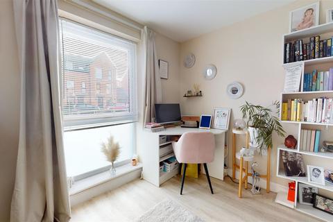 3 bedroom semi-detached house for sale - Abrahams Close, Filwood Park