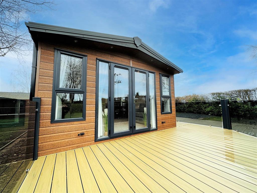 Cliffe country Lodges, Cliffe Common, Selby 2 bed park home for sale £100,000