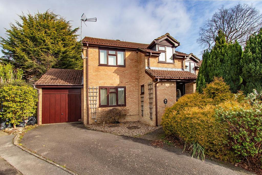 Oliver Close, Crowborough 3 bed detached house for sale £399,950