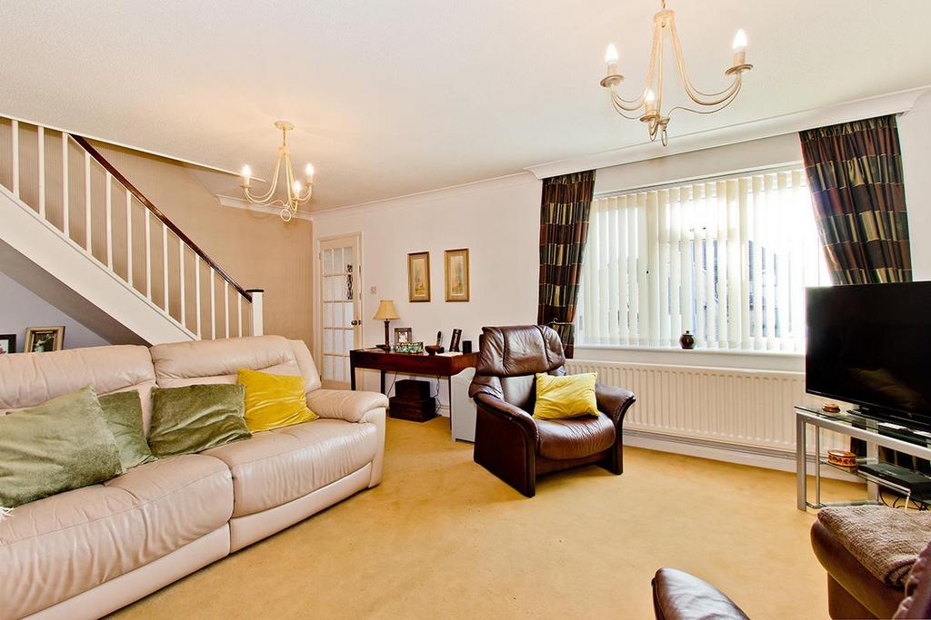 Oliver Close, Crowborough 3 bed detached house for sale £399,950