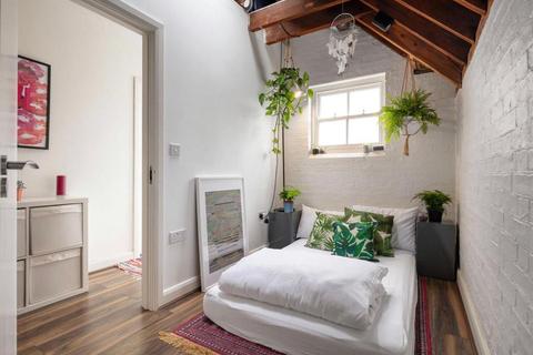 2 bedroom apartment to rent - Calvert Avenue, London, E2