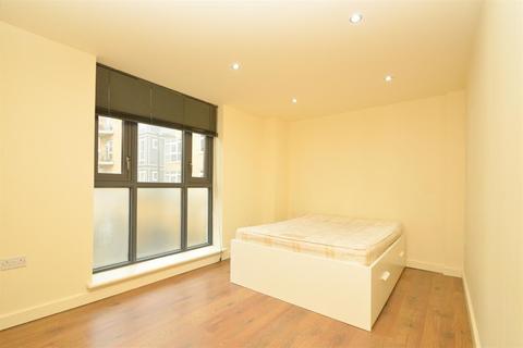 3 bedroom apartment to rent - Martello Street, London Fields, E8