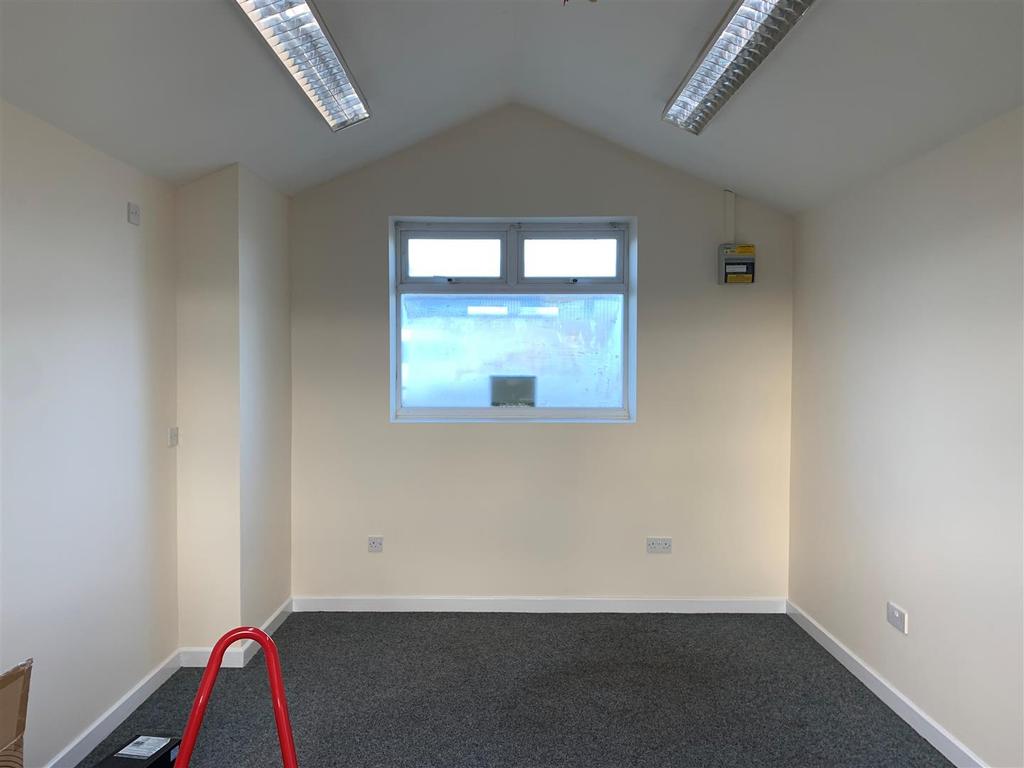 Malmesbury Road Kington Langley Chippenham Property to rent £375 pcm (£87 pw)