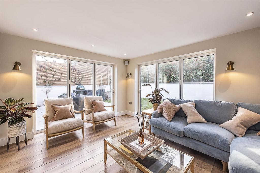 Willoughby Road, Harpenden 3 bed semidetached house £795,000