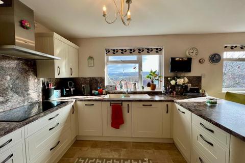 5 Burnt Oak, Dursley, GL11 4HD
