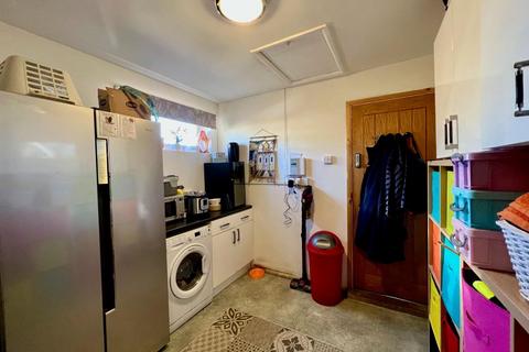 5 Burnt Oak, Dursley, GL11 4HD