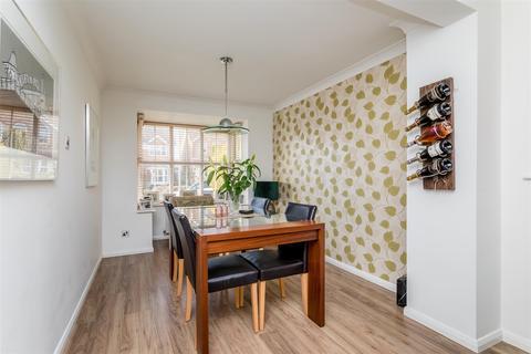 25 Windmill View, Brighton, BN1 8TU