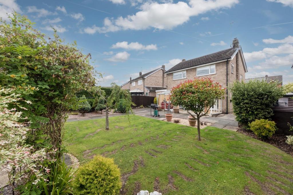 Oaklands Crescent, Tattenhall 3 bed detached house for sale £469,950